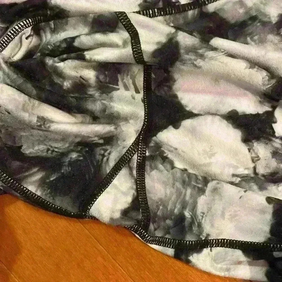 Athleta Chaturanga Grey and White Floral Legging - Picture 7 of 8